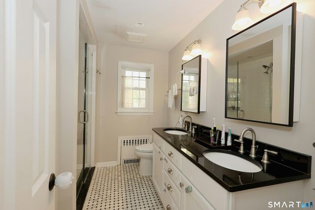 18 Head Of Meadow Road, Newtown, CT 06470