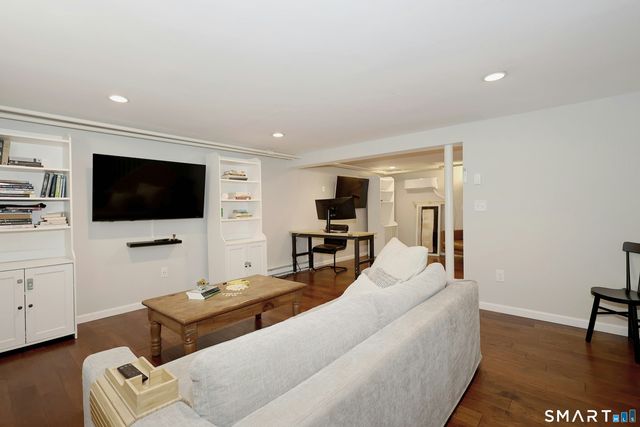 18 Head Of Meadow Road, Newtown, CT 06470