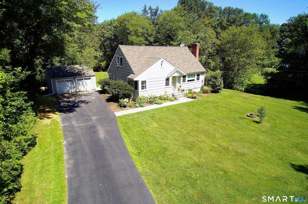 18 Head Of Meadow Road, Newtown, CT 06470