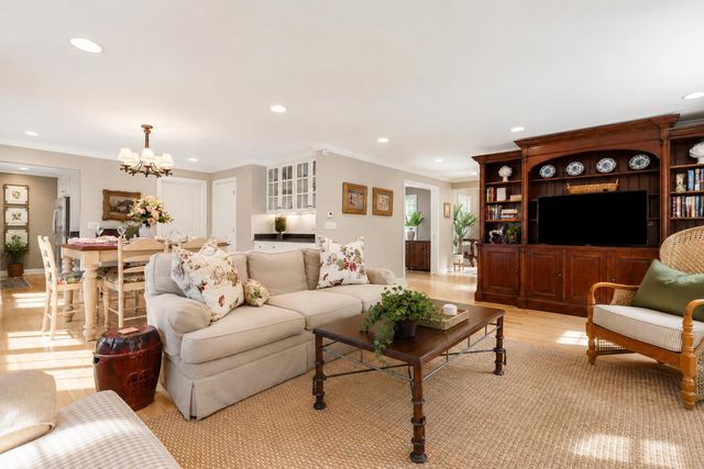 955 - 957 W Center Street, Douglas Vllg, MI 49406