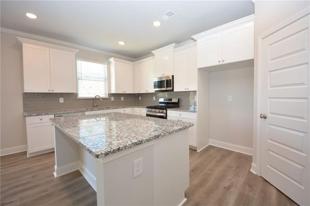 232 Hellen Valley Drive, Braselton, GA 30517