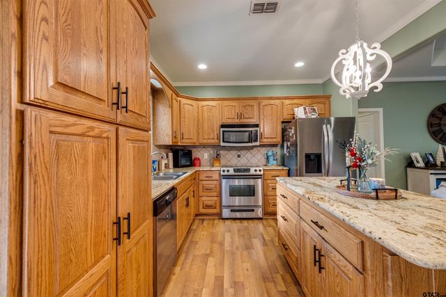 4263 FM 1990, Palestine, TX 75801