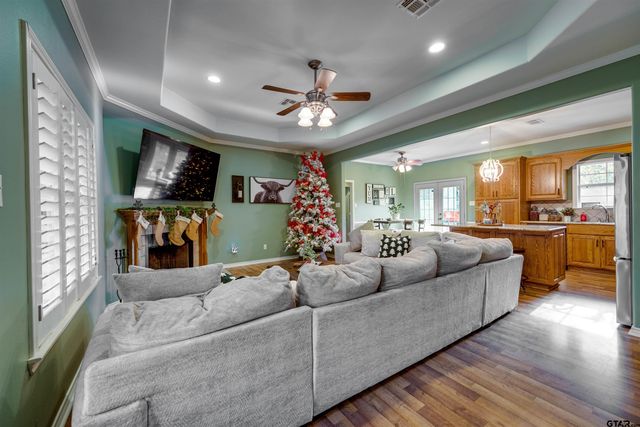 4263 FM 1990, Palestine, TX 75801