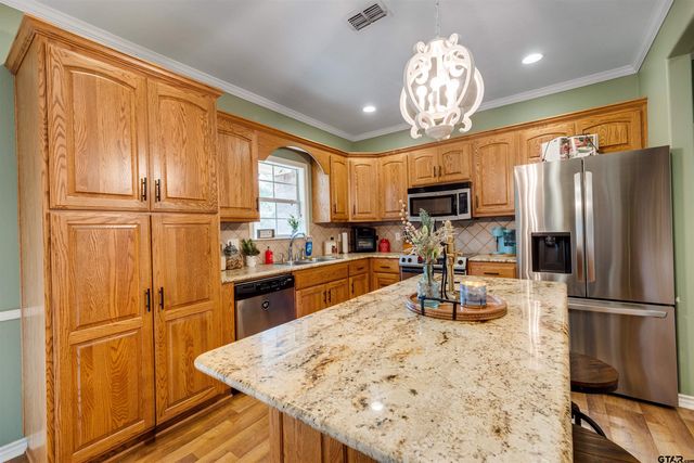 4263 FM 1990, Palestine, TX 75801