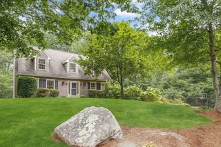 9 Appletree Ln, North Reading, MA 01864