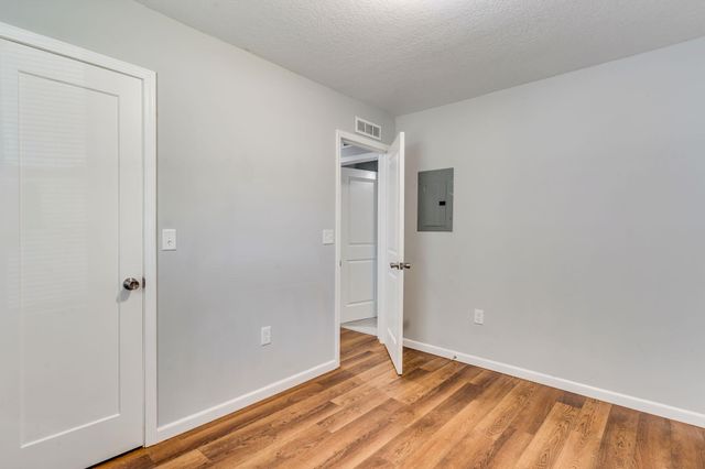 4930 S Jade Ave, Wichita, KS 67216