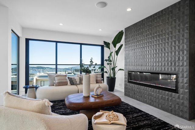 222 Molimo Drive, San Francisco, CA 94127