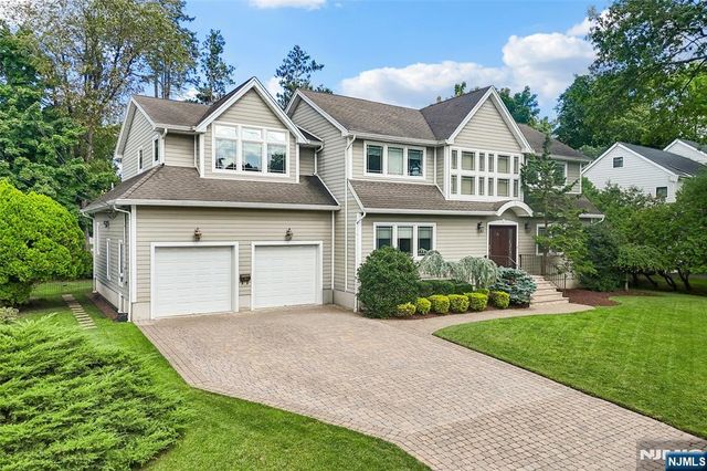 8 Marion Court, Ho-ho-kus, NJ 07423
