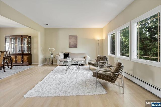 8 Marion Court, Ho-ho-kus, NJ 07423