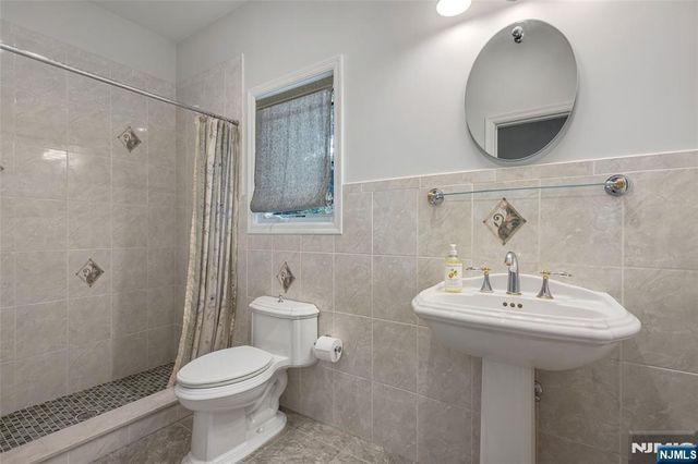 8 Marion Court, Ho-ho-kus, NJ 07423