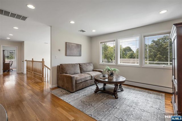 8 Marion Court, Ho-ho-kus, NJ 07423
