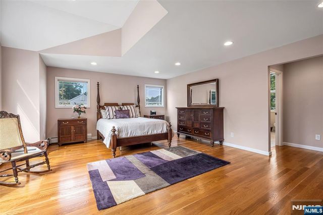 8 Marion Court, Ho-ho-kus, NJ 07423