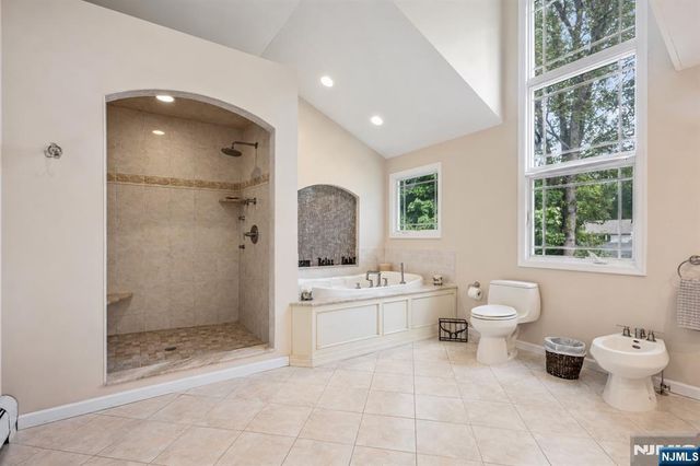 8 Marion Court, Ho-ho-kus, NJ 07423