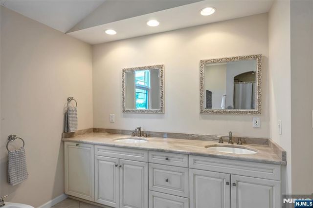 8 Marion Court, Ho-ho-kus, NJ 07423