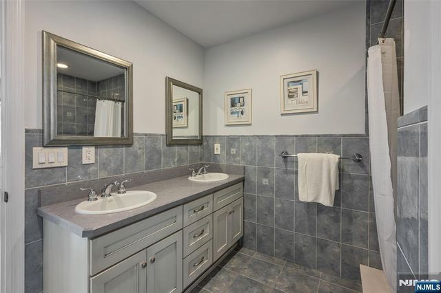 8 Marion Court, Ho-ho-kus, NJ 07423