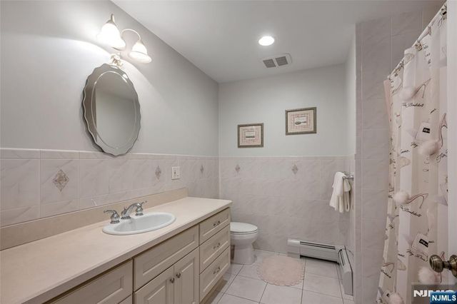 8 Marion Court, Ho-ho-kus, NJ 07423
