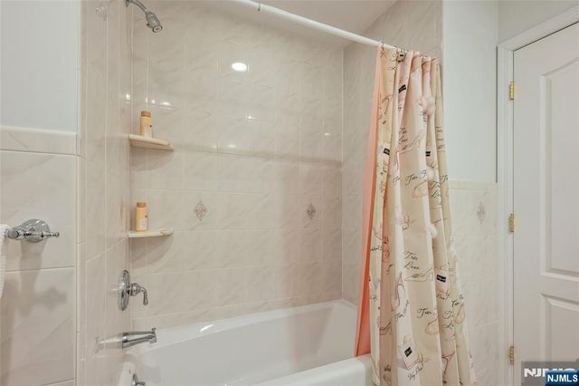 8 Marion Court, Ho-ho-kus, NJ 07423