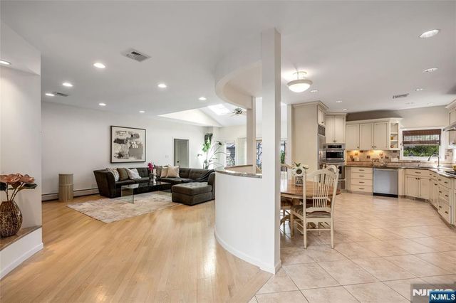 8 Marion Court, Ho-ho-kus, NJ 07423