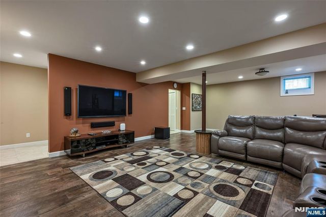 8 Marion Court, Ho-ho-kus, NJ 07423