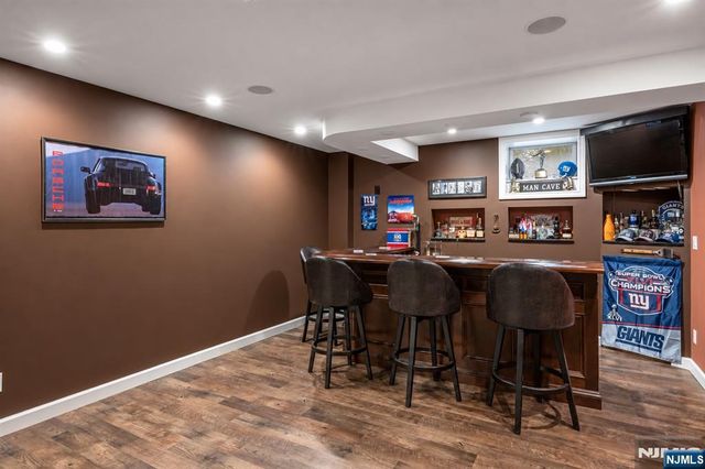 8 Marion Court, Ho-ho-kus, NJ 07423