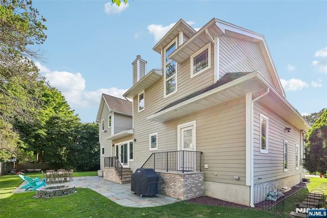 8 Marion Court, Ho-ho-kus, NJ 07423