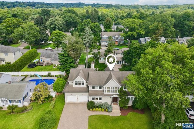 8 Marion Court, Ho-ho-kus, NJ 07423