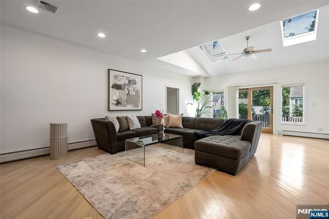 8 Marion Court, Ho-ho-kus, NJ 07423