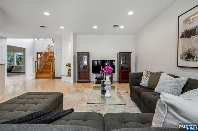 8 Marion Court, Ho-ho-kus, NJ 07423