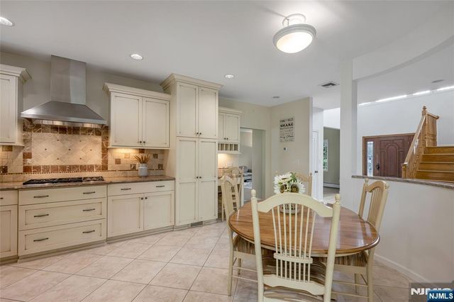 8 Marion Court, Ho-ho-kus, NJ 07423