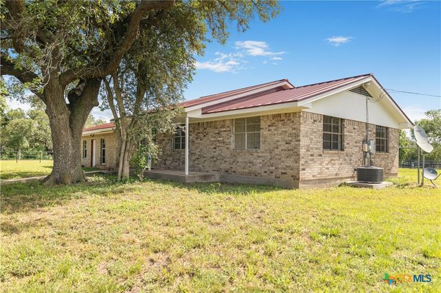 1033 FM 1351, Goliad, TX 77963