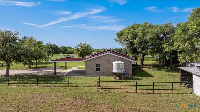 1033 FM 1351, Goliad, TX 77963