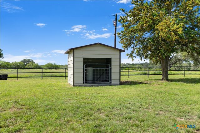 1033 FM 1351, Goliad, TX 77963