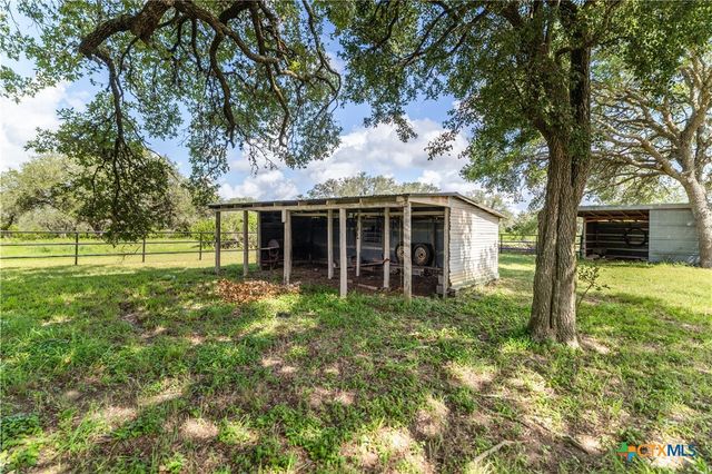 1033 FM 1351, Goliad, TX 77963