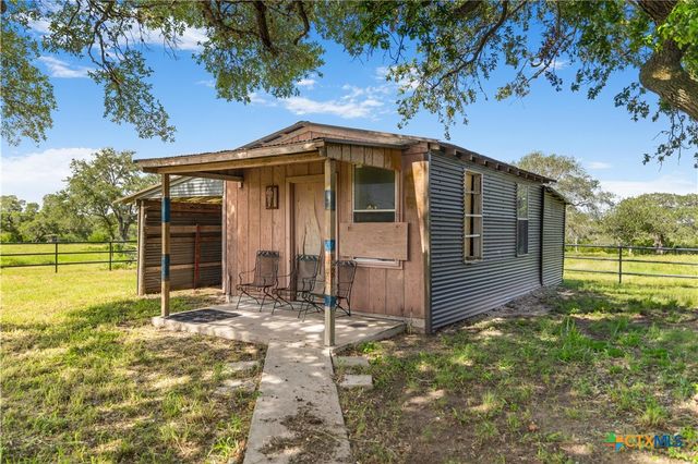 1033 FM 1351, Goliad, TX 77963