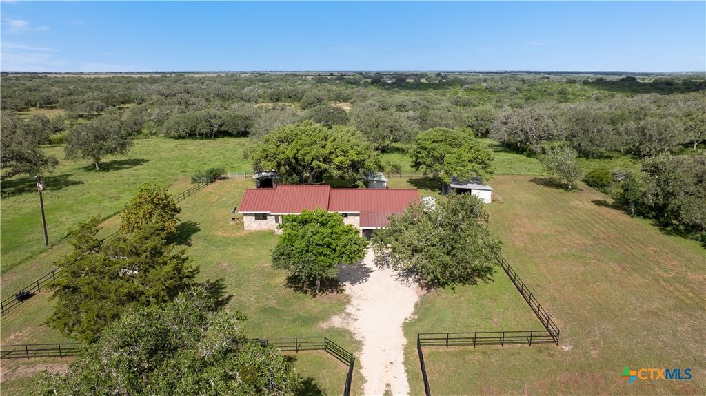 1033 FM 1351, Goliad, TX 77963