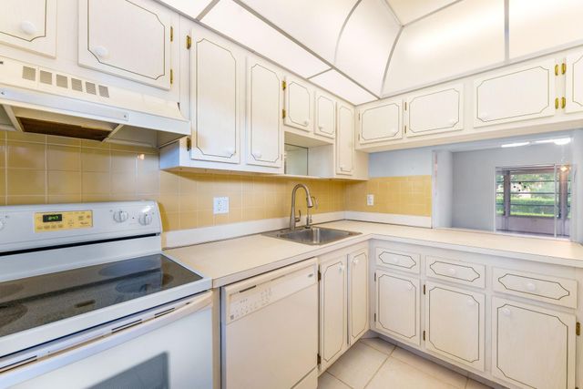 7360 NW 1st Street 206, Margate, FL 33063