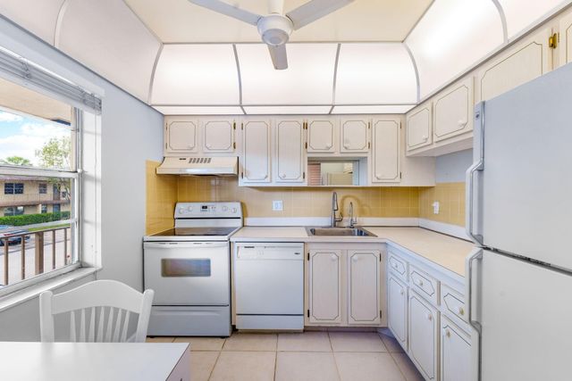 7360 NW 1st Street 206, Margate, FL 33063