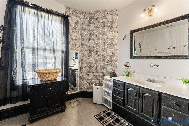 328 Saint Andrew St, Petersburg, VA 23803