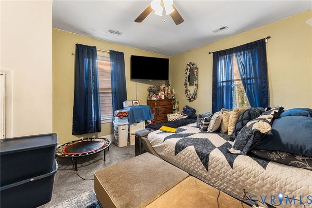 328 Saint Andrew St, Petersburg, VA 23803