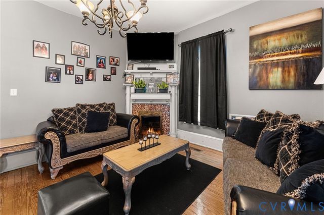 328 Saint Andrew St, Petersburg, VA 23803