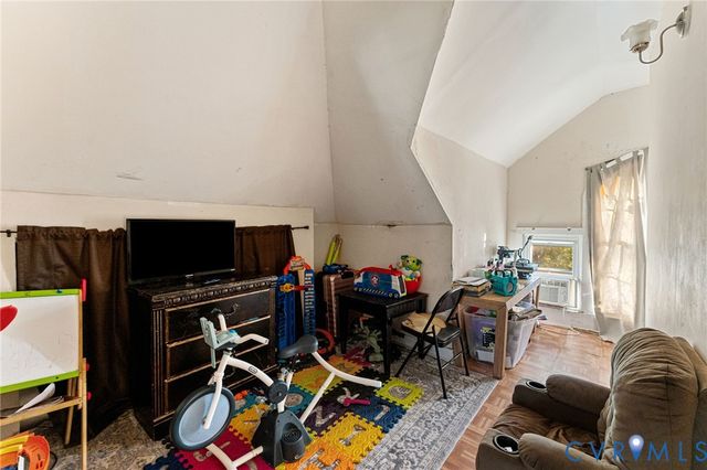 328 Saint Andrew St, Petersburg, VA 23803