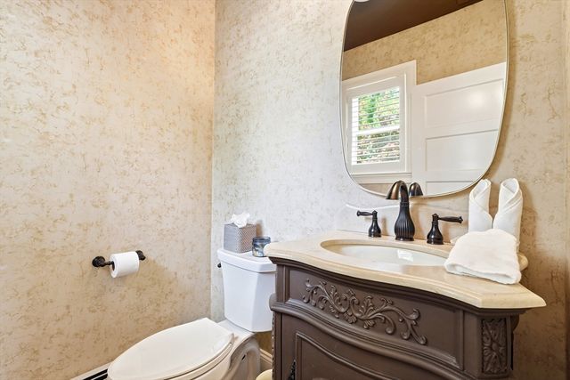 10 Wolcott Ave, Andover, MA 01810