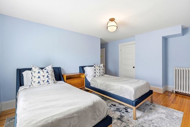 10 Wolcott Ave, Andover, MA 01810
