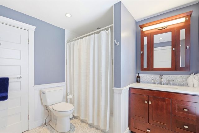 10 Wolcott Ave, Andover, MA 01810