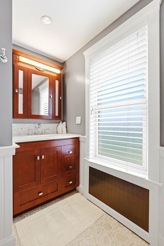 10 Wolcott Ave, Andover, MA 01810