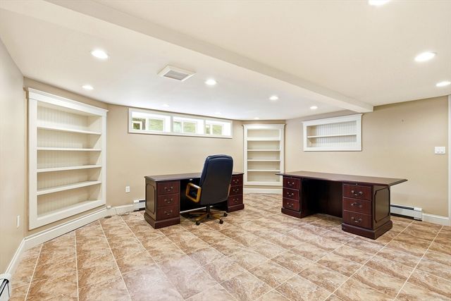 10 Wolcott Ave, Andover, MA 01810