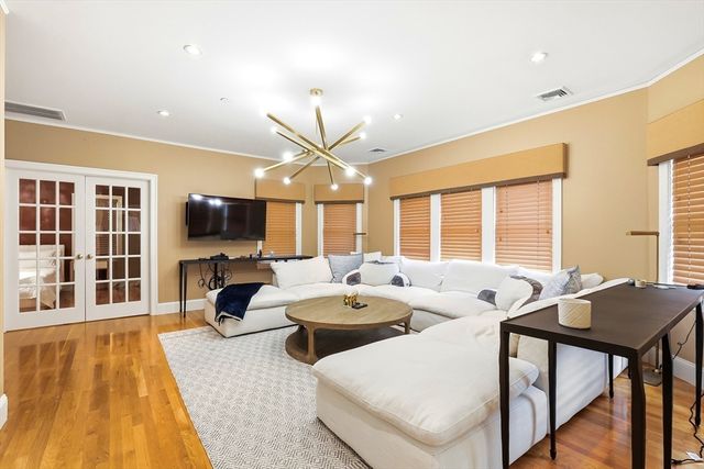 10 Wolcott Ave, Andover, MA 01810