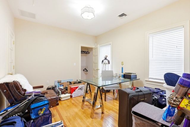 10 Wolcott Ave, Andover, MA 01810