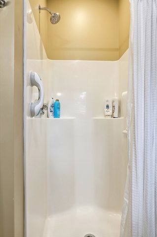 10 Wolcott Ave, Andover, MA 01810