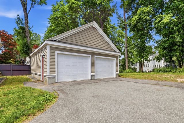 10 Wolcott Ave, Andover, MA 01810